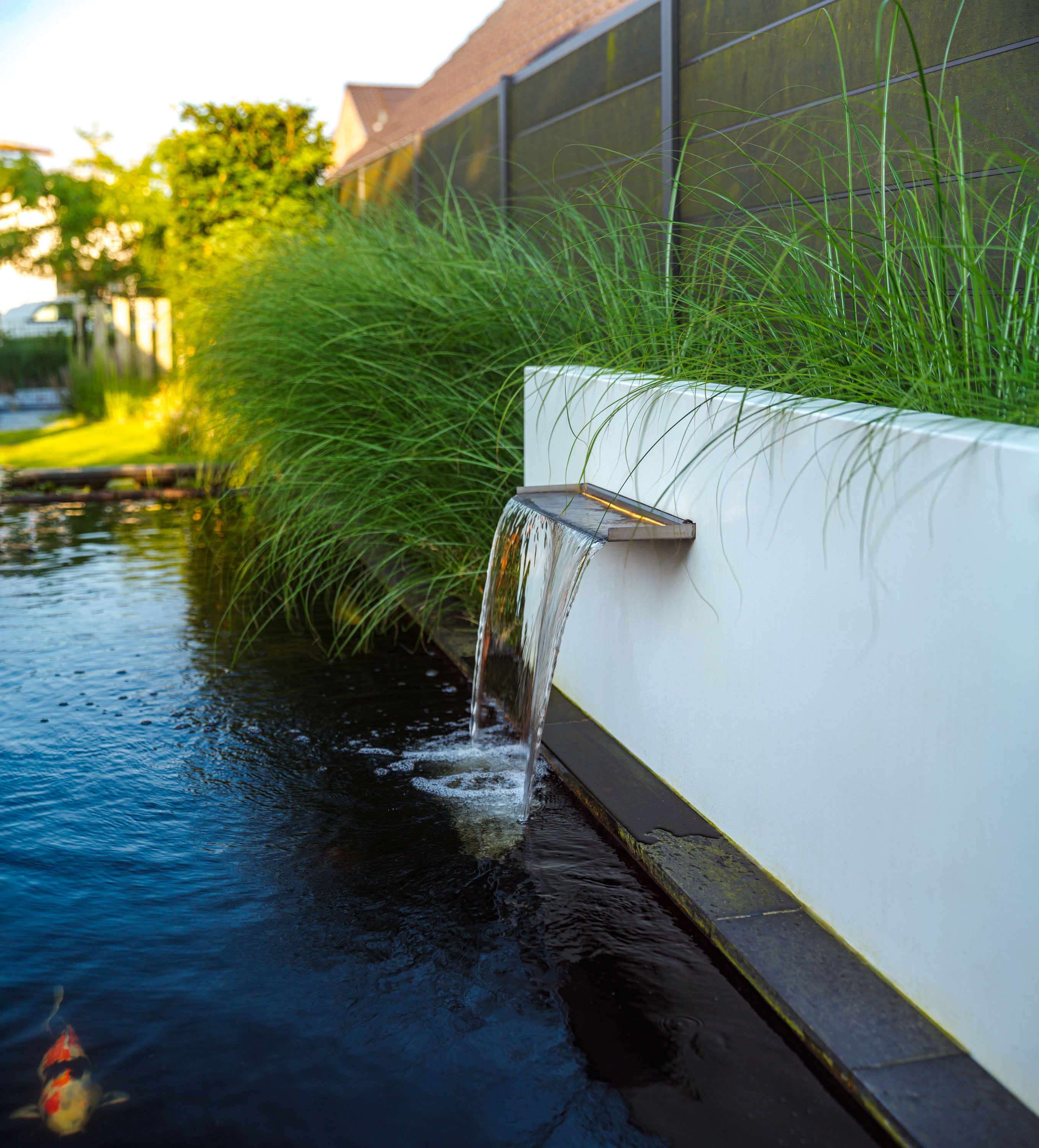 Aluminium Pondwall Freestanding - 600mm Water Blade