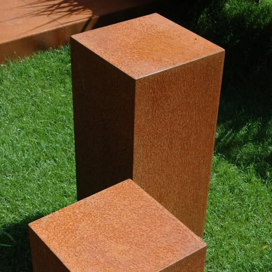 Socle Corten Pedestal Tall