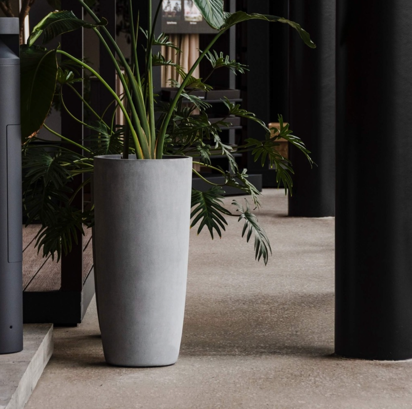 Lofto Cohesa Tall Round Planter