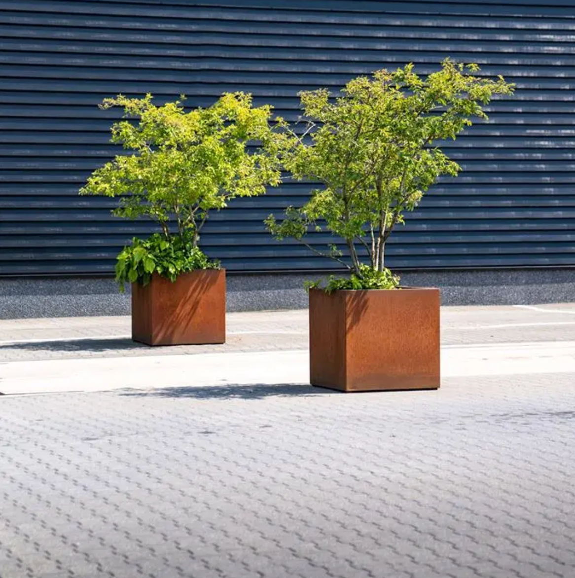 Carrez Corten Square with Wheels