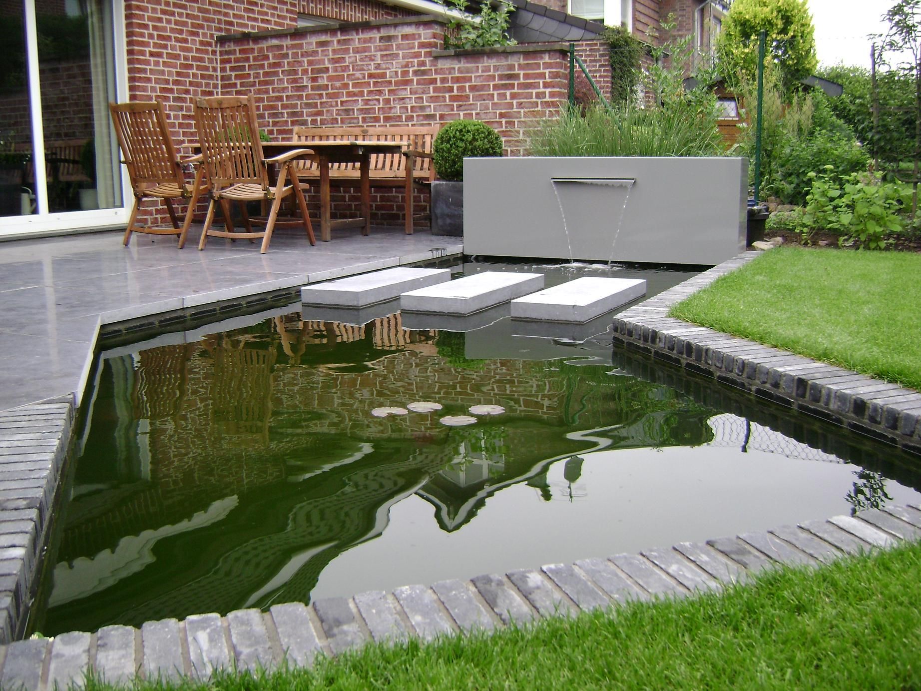 Aluminium Pond Wall Fixed - 600mm Water Blade