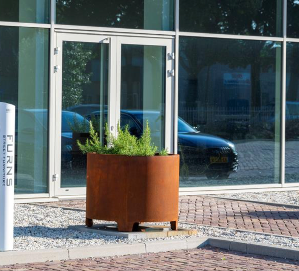 round corten steel garden planter with feet